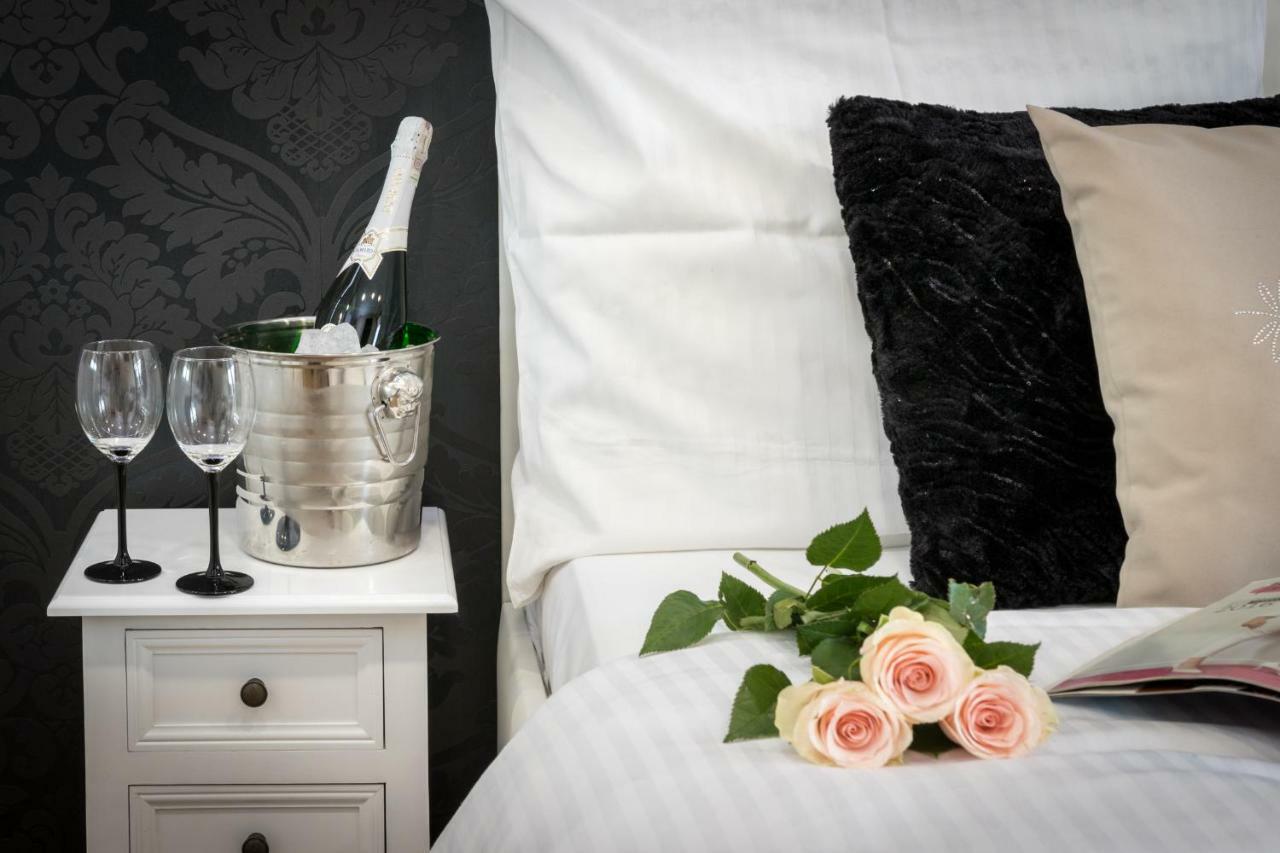 Angel Apartament Krakow Bagian luar foto